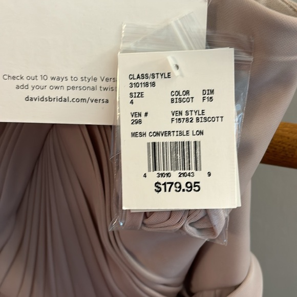 David’s Bridal Versa style gown - Picture 2 of 6